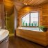 Jak udělat koupelnu v dřevěném domě: příležitosti, omezení a technologie